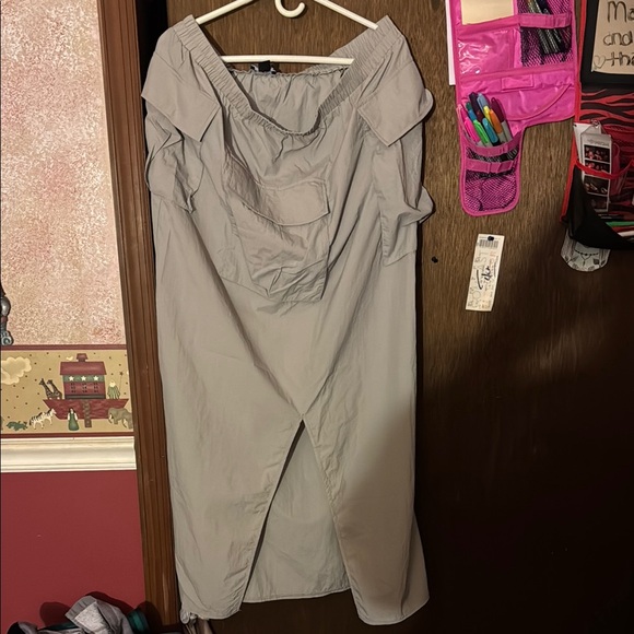 PrettyLittleThing Grey Cargo Maxi Skirt - Picture 1 of 3